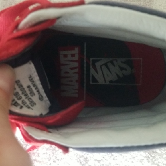 Wonder Woman Vans Marvel High Top Sneakers - Picture 3 of 7